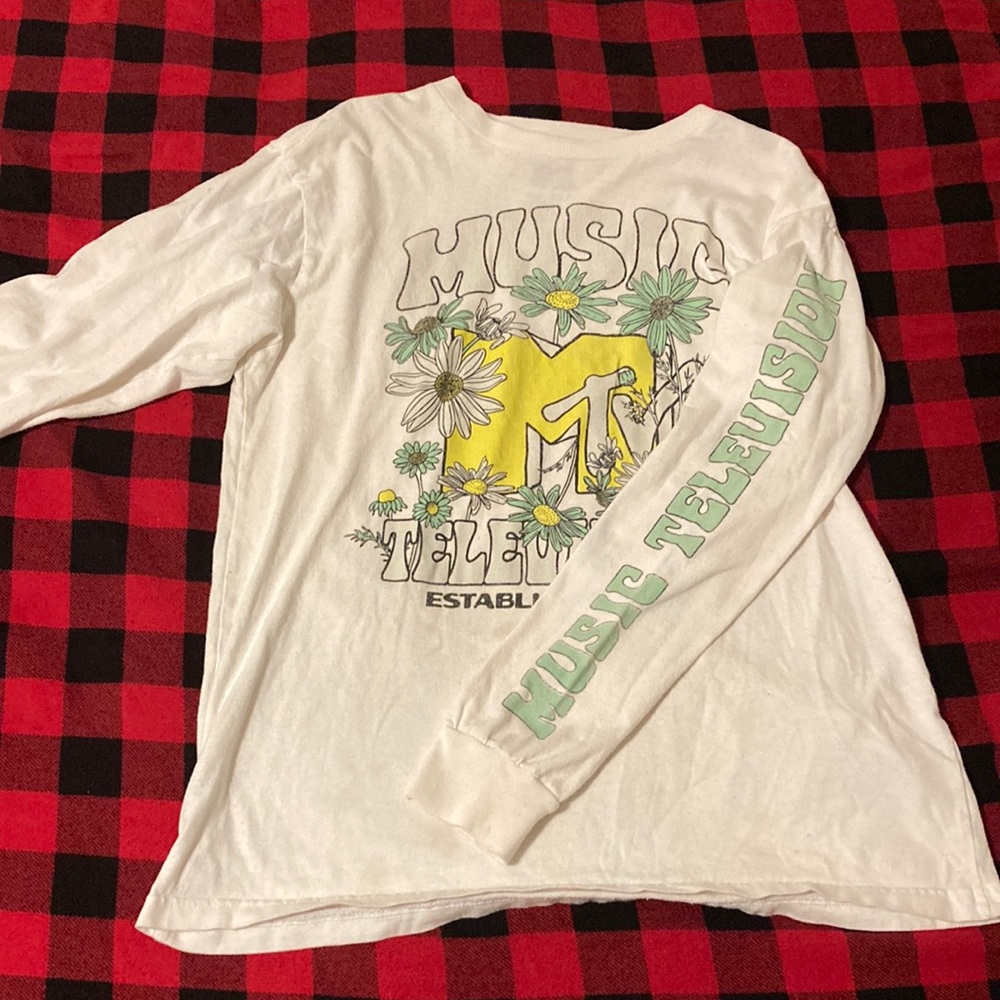 Music television long sleeved tee
